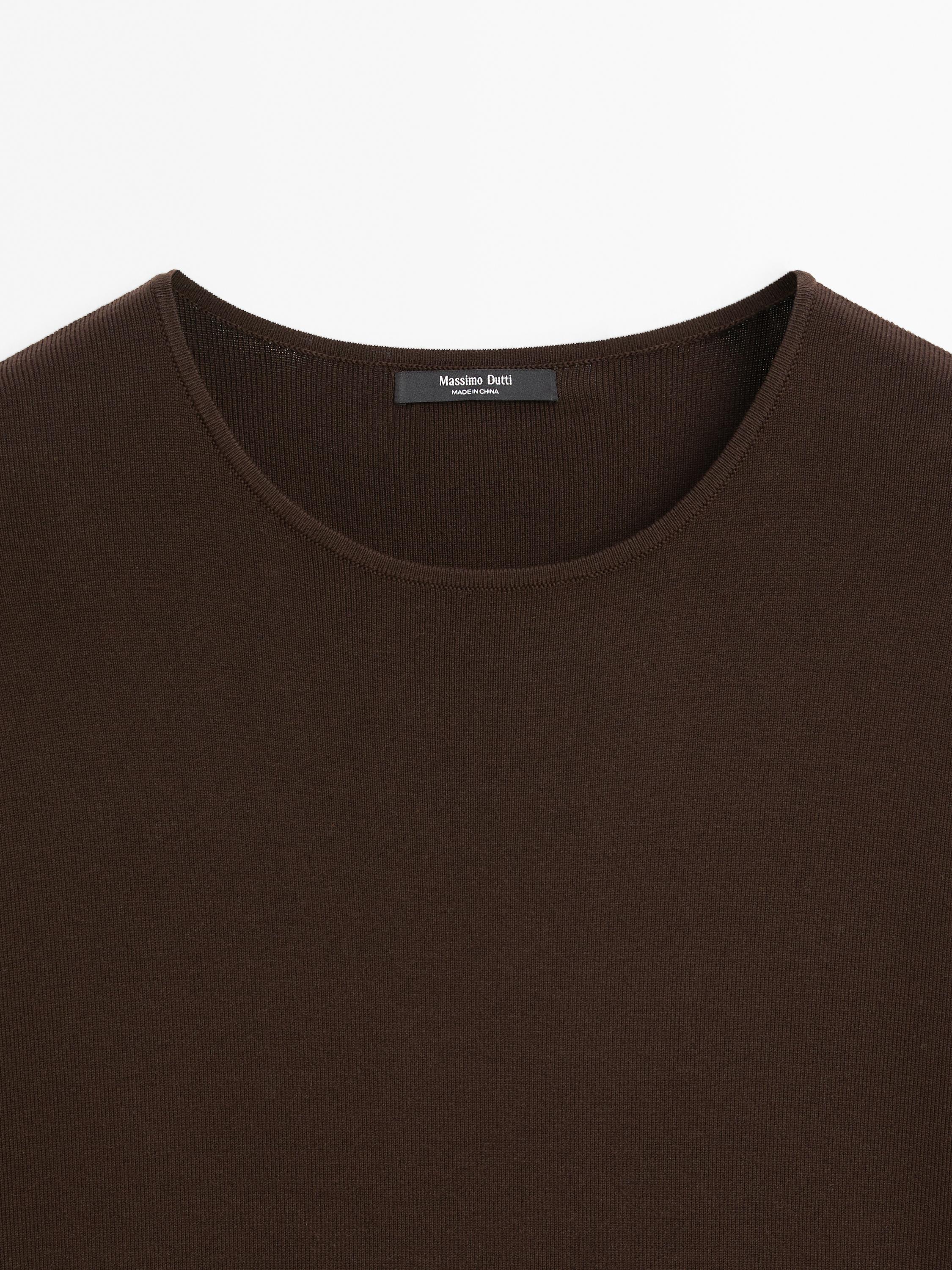 Knit dress with contrast gathered detail